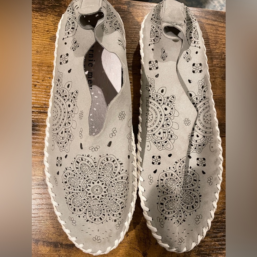 Bernie Mev Women's, TWO9 Slip ON Shoes light green size 37 (7)